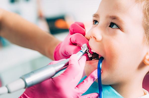 Tratamientos comunes en odontopediatría que debes conocer