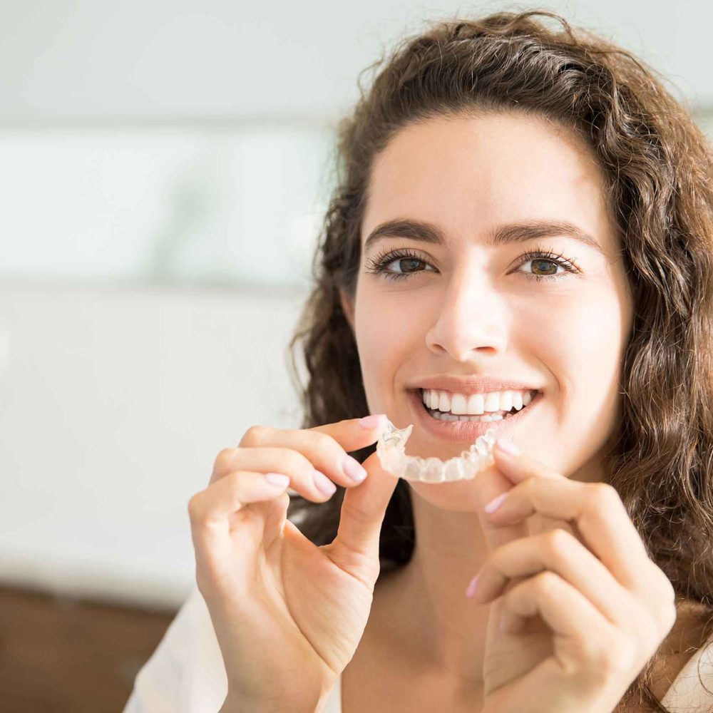 Ortodoncia Estética para Adultos: Opciones Discretas para Alinear tu Sonrisa a Cualquier Edad Ortodoncia Estética para Adultos: Opciones Discretas para Alinear tu Sonrisa a Cualquier Edad