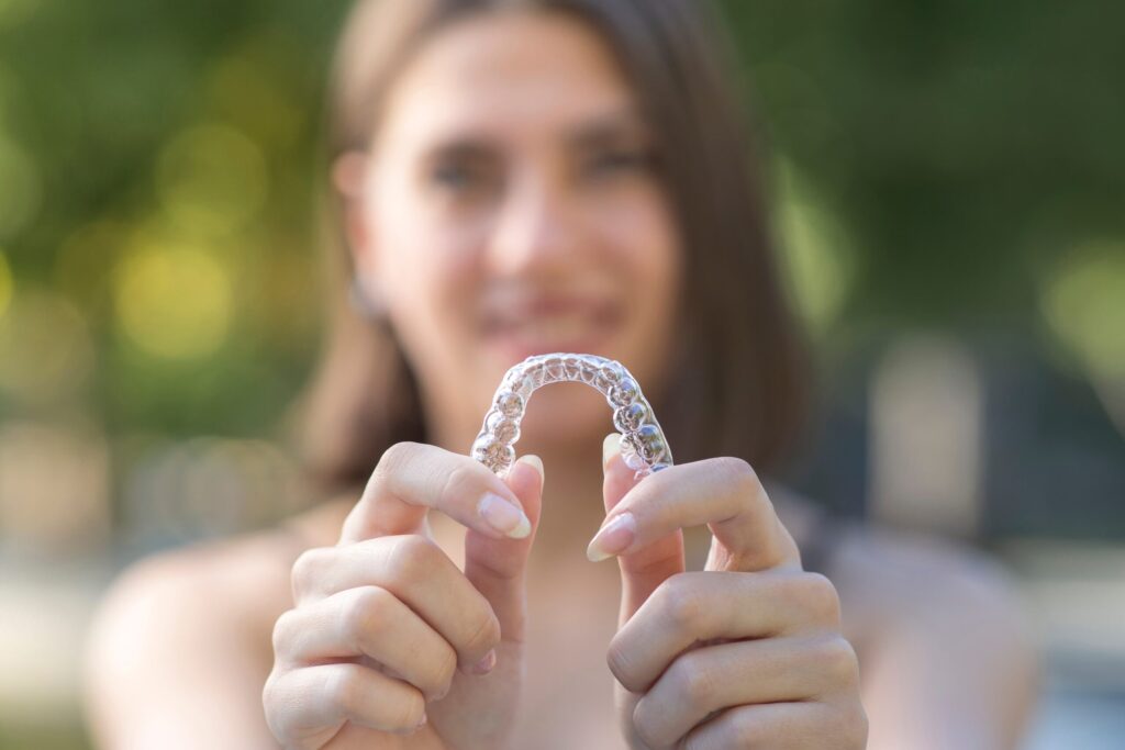 Ortodoncia Estética para Adultos: Opciones Discretas para Alinear tu Sonrisa a Cualquier Edad Ortodoncia Estética para Adultos: Opciones Discretas para Alinear tu Sonrisa a Cualquier Edad