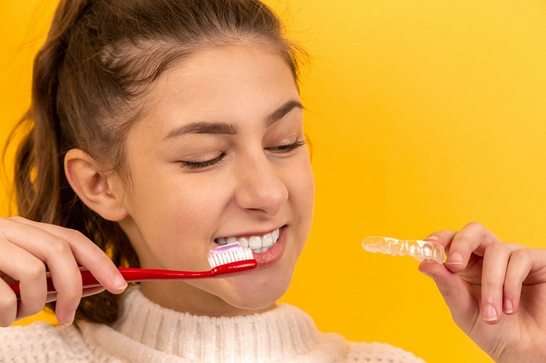 Ortodoncia Estética para Adultos: Opciones Discretas para Alinear tu Sonrisa a Cualquier Edad Ortodoncia Estética para Adultos: Opciones Discretas para Alinear tu Sonrisa a Cualquier Edad