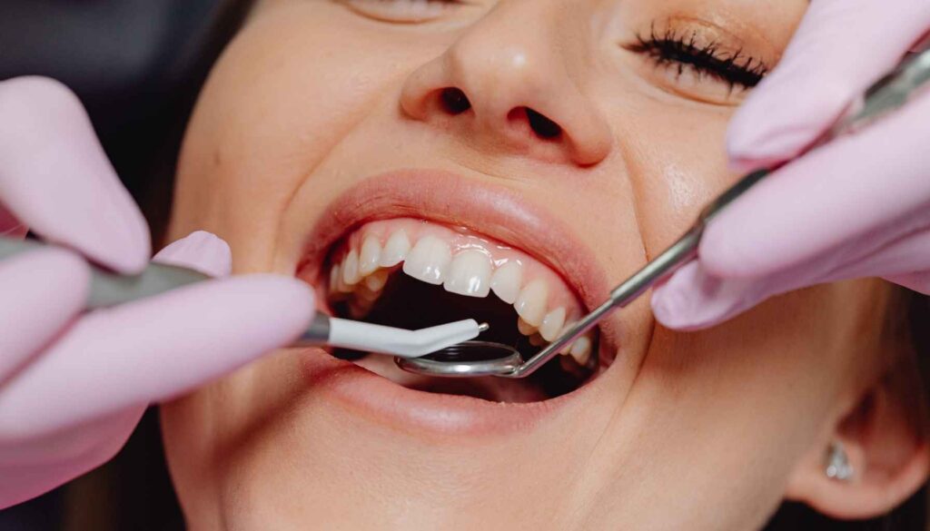 Rejuvenecimiento de la Sonrisa: Tratamientos para Aspecto Más Joven Rejuvenecimiento de la Sonrisa: Tratamientos para Aspecto Más Joven