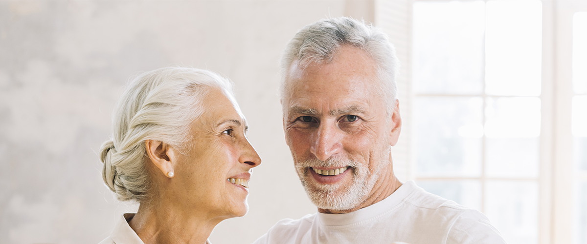 Rejuvenecimiento de la Sonrisa: Tratamientos para Aspecto Más Joven Rejuvenecimiento de la Sonrisa: Tratamientos para Aspecto Más Joven