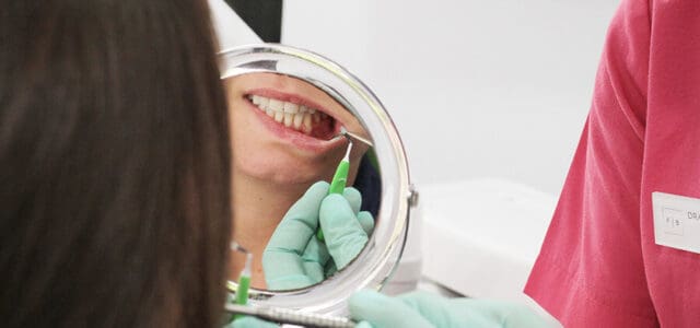 Encías oscuras (Melanosis gingival): Tratamiento de despigmentación Encías oscuras (Melanosis gingival): Tratamiento de despigmentación