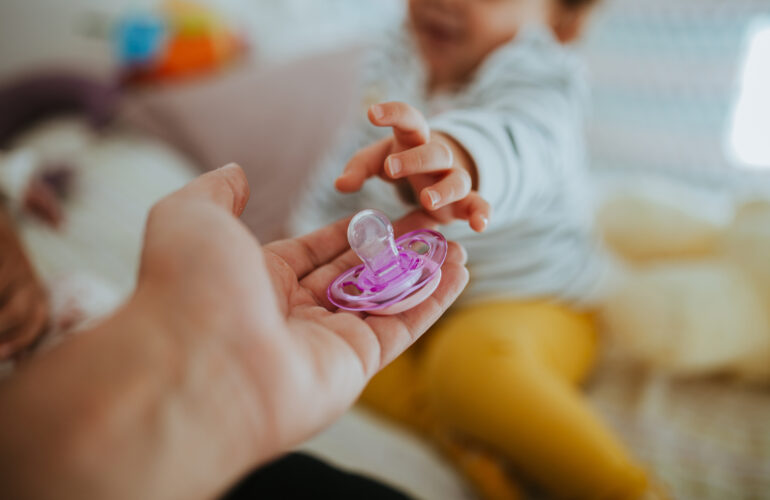 Chupete y dientes: ¿Hasta qué edad es seguro usarlo?