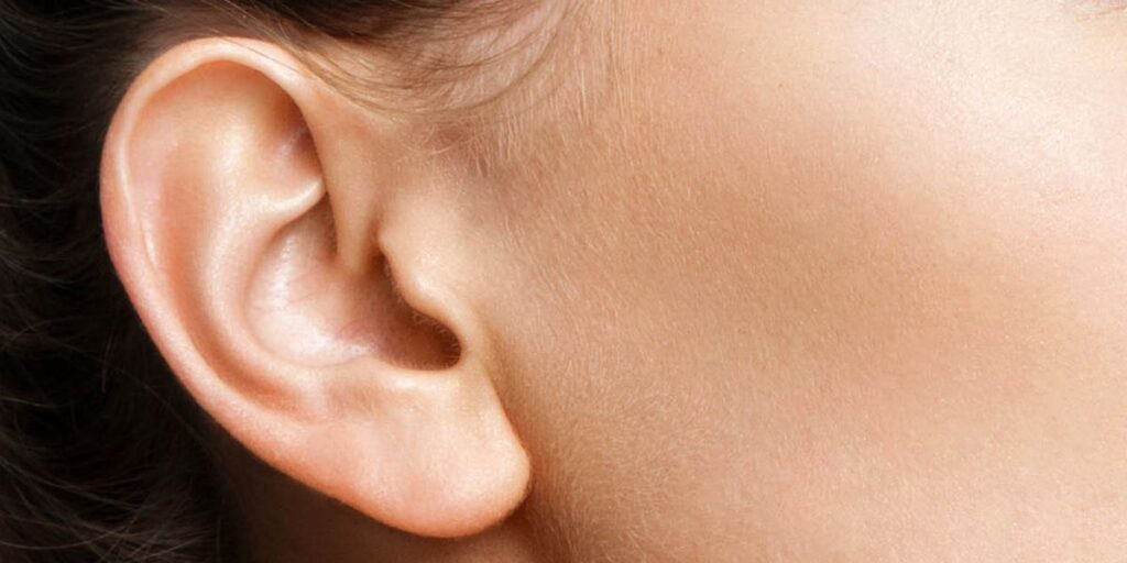 Lóbulos de las orejas rasgados: Reparación con ácido hialurónico
