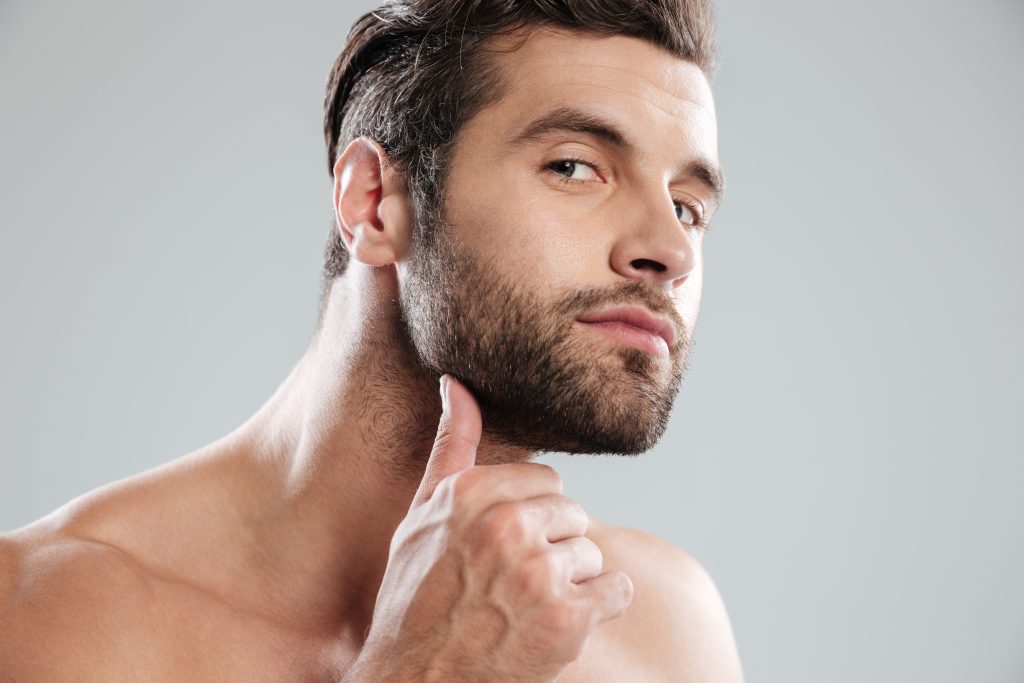 Masculinización facial: Definir mandíbula y mentón en hombres