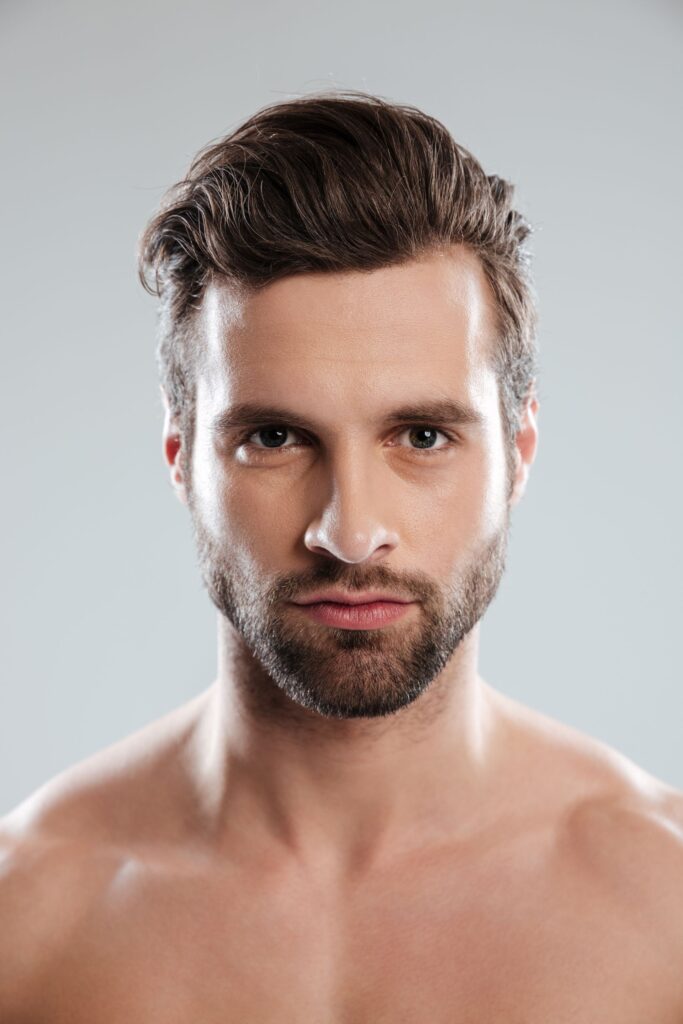 Masculinización facial: Definir mandíbula y mentón en hombres