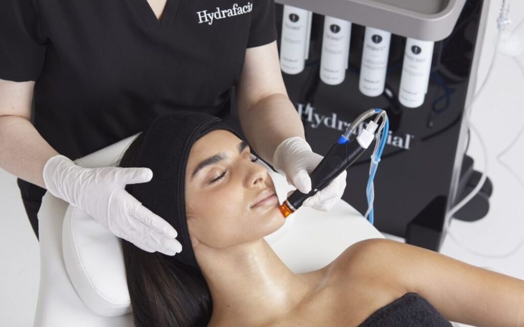 Hydrafacial: Diferencias con una limpieza facial profunda